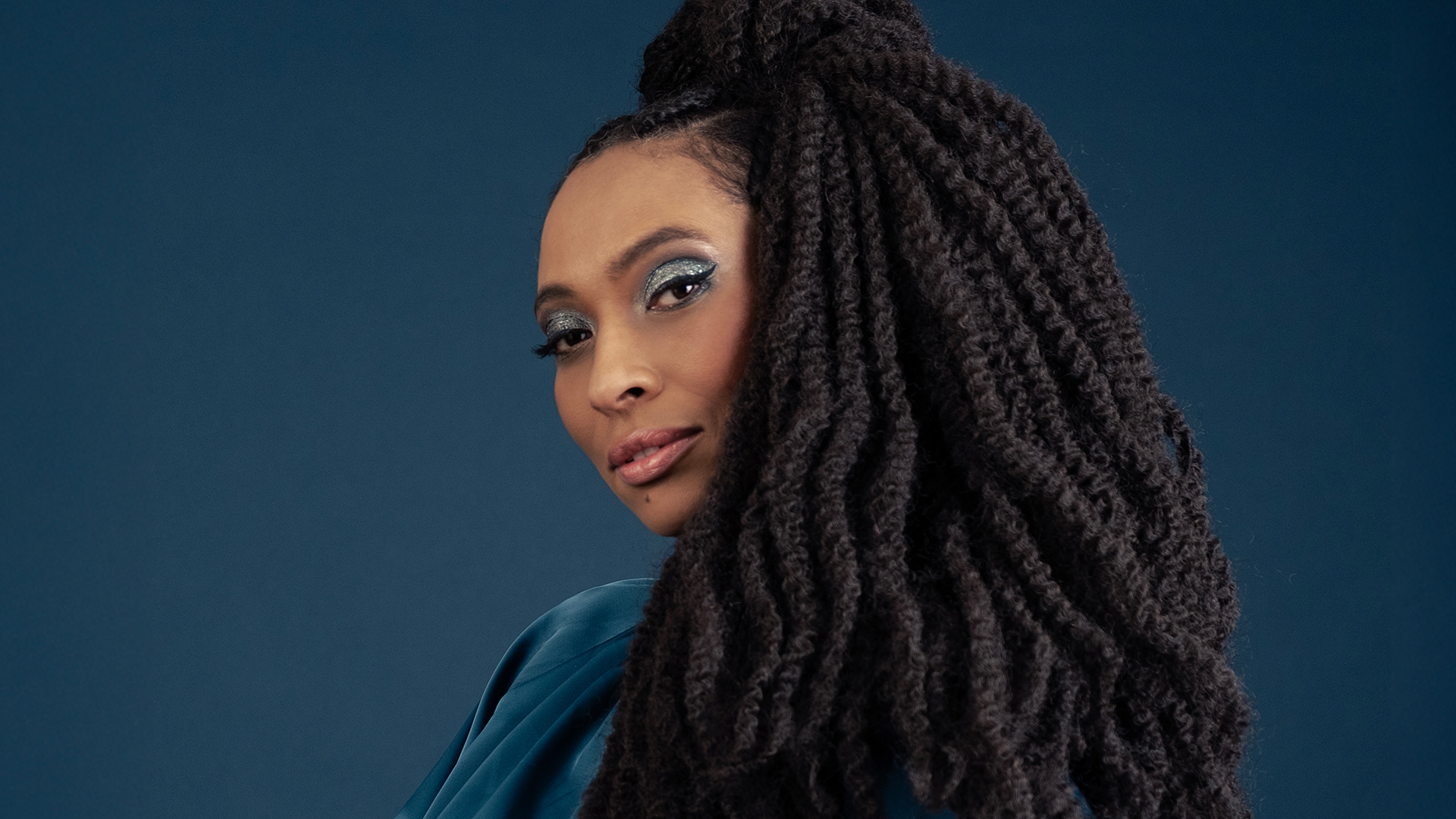 TOKUNBO – Queen of Folk Noir